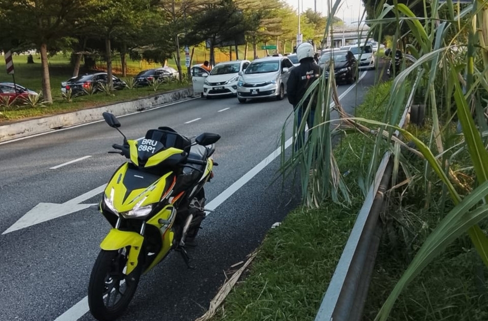Fatal Rasah-Mambau shooting near PD toll plaza: Two more remanded, bringing total number of suspects to five Media reports had earlier stated that one man died and another was injured after being shot by two suspects riding a motorcycle in the incident on Jalan Rasah-Mambau heading to the Port Dickson Toll Plaza. — Picture from Facebook/Adam Wong Jr