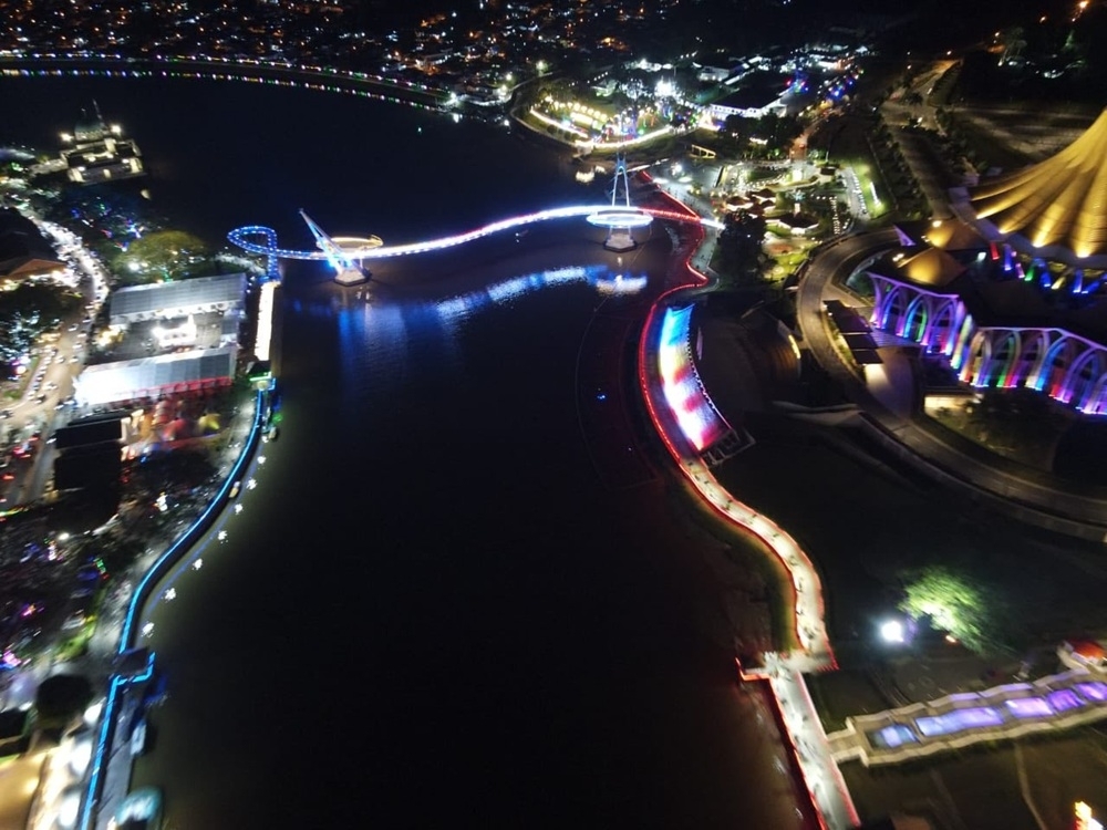 Kuching showcases Jalur Gemilang light display to mark 2027 SEA Games hosting The city of Kuching is illuminated with light projections in the colours of the Jalur Gemilang as a show of support and spirit for the SEA Games. — Picture via Facebook/Dewan Bandaraya Kuching Utara (DBKU)