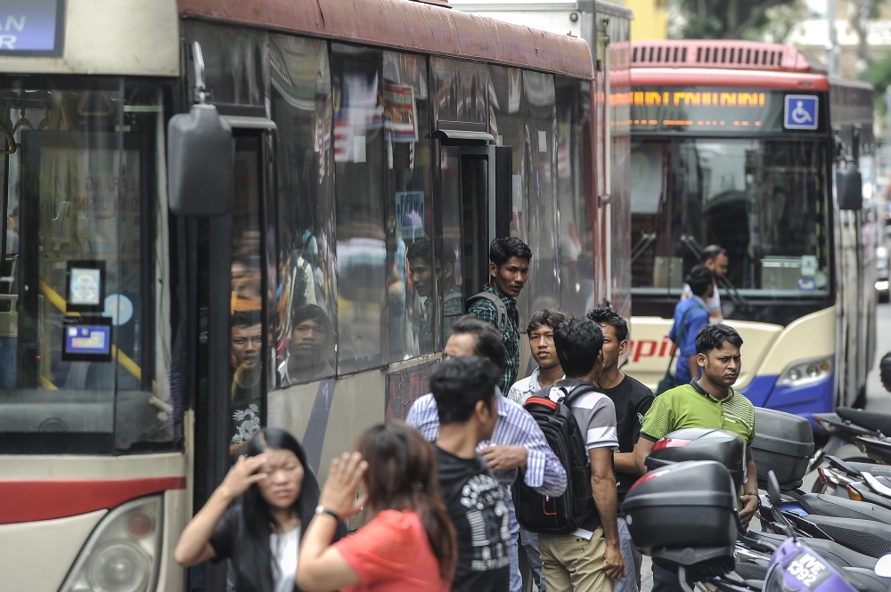 Stats Dept: Malaysia’s non-citizen population projected at 3.38 million in 2025 Based on the International Migration Statistics, Malaysia 2025 report released by DOSM today, the composition of the non-citizen population has decreased from 10.0 per cent in 2024 to 9.9 per cent in 2025. — Picture by Shafwan Zaidon