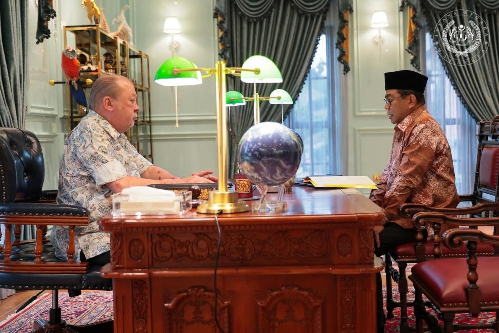 King receives briefing on Malaysian Armed Forces from defence minister A post on the official Facebook page of Sultan Ibrahim Sultan Iskandar stated that the briefing was delivered by Defence Minister Datuk Seri Mohamed Khaled Nordin during an audience with His Majesty at Istana Pasir Pelangi in Johor Bahru. — Picture from Facebook/Sultan Ibrahim Sultan Iskandar
