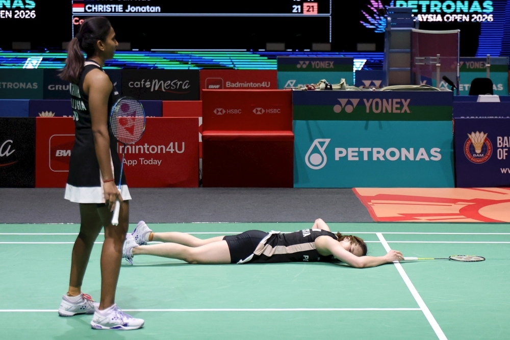 Shocked by defeat to world No. 60, Pearly Tan-M. Thinaah apologise to fans after Malaysia Open exit Disappointment was clear as national women’s doubles pair Pearly Tan and Thinaah Muralitharan exited the Petronas Malaysia Open 2026 at Axiata Arena today, falling to Indonesia’s Febriana Dwipuji Kusuma and Meilysa Trias Puspitasari in the quarter-finals. — Bernama pic