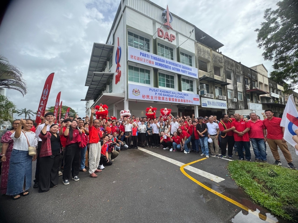 ‘Two seats not enough’: Pending rep stresses need for stronger DAP voice in Sarawak assembly Violet Yong poses with other Sarawak DAP members in front of their newly renovated headquarters. — The Borneo Post pic