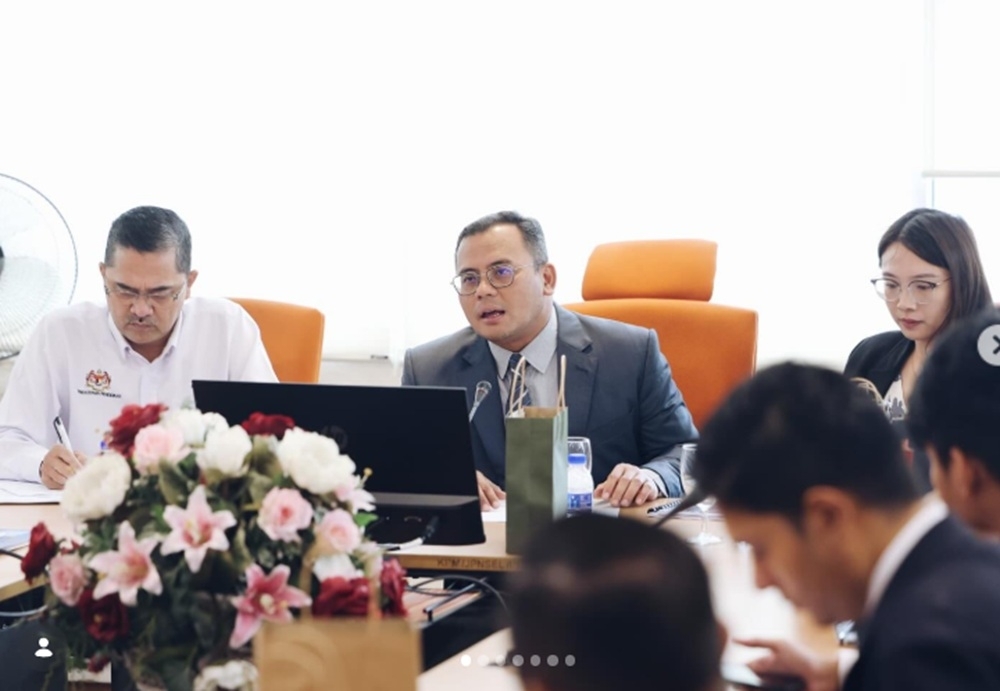 Selangor to pilot peer‑based mental health support at Bandar Utama schools, including site of fatal stabbing, says state exco The Selangor government will roll out a pilot early intervention programme in two Bandar Utama secondary schools — one of which was the site of a fatal stabbing last year — aimed at providing peer-based emotional support for students before cases are escalated to mental health professionals. — Picture via Instagram/amirudin_shari and jamaliahjamaluddin_