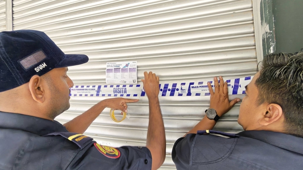 Kuala Selangor Municipal Council shuts seven Puncak Alam shops in licensing crackdown Kuala Selangor Municipal Council (MPKS) enforcement officers seal a premises in Puncak Alam during a joint raid with Immigration and the Companies Commission of Malaysia. — Picture via Facebook/mpksofficial