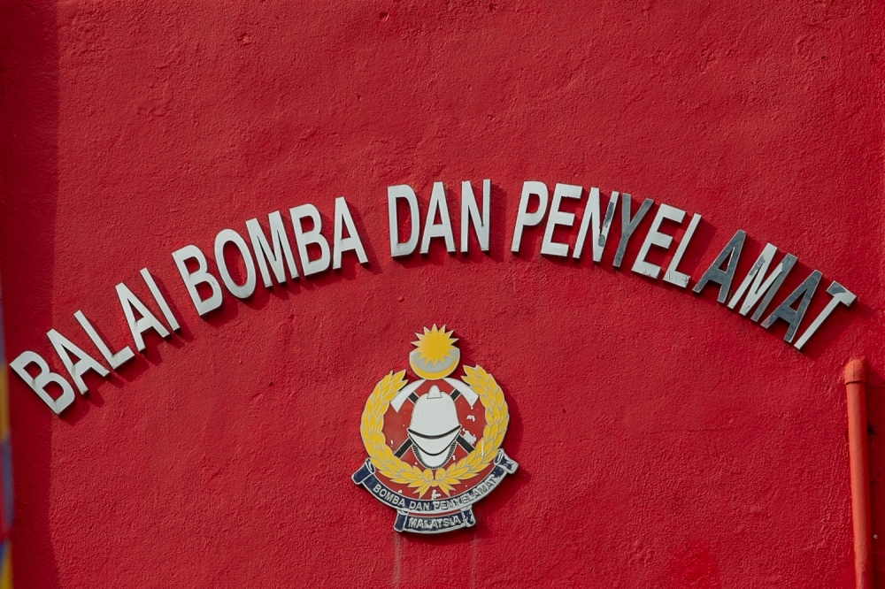 Car skids into mosque foyer in Senawang, father and son injured The Negeri Sembilan Fire and Rescue Department (JBPM) Operations Control Centre said it received a report about the incident involving the 62-year-old man and his 12-year-old son at 9.16 pm. — Picture by Devan Manuel