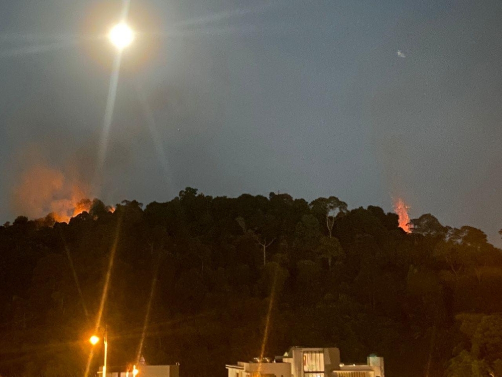 Forest fire breaks out on hilltop near Taman Tun Abdul Razak in KL Selangor Fire and Rescue Department (JBPM) Operations Officer Hamdan Hamzah said his department received an emergency call regarding the incident at 8.47pm. — JBPM pic
