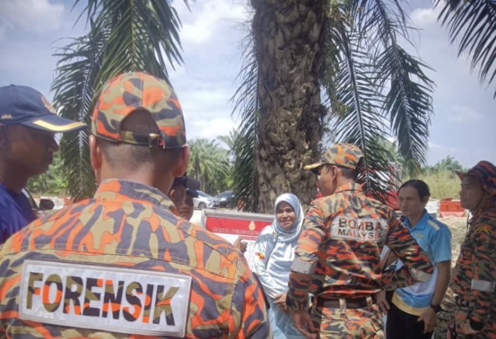 Firefighting operation at Kuala Langat forest reserve enters second day Selangor Fire and Rescue Department (JBPM) Zone 5 (KLIA) head Senior Fire Officer II Mohamad Issmanto Md Pono said the operation, which has entered its second day, has so far successfully extinguished 14.97 hectares with a force of 41 officers and personnel from related agencies.— Picture via Facebook