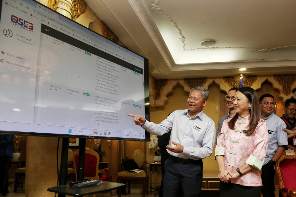 DBKL’s One Stop Centre portal opens to public and MPs to track KL developments Minister in the Prime Minister’s Department (Federal Territories) Hannah Yeoh with Kuala Lumpur mayor Datuk Seri Fadlun Mak Ujud during a media briefing session on DBKL’s One-Stop-Centre 3.0 Plus Online System at Menara DBKL, February 9 , 2026. — Picture by Choo Choy May