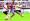 تنافس على الكرة بين ممفيس ديباي لاعب برشلونة ولاعب شتوتغارت باسكال ستينزل