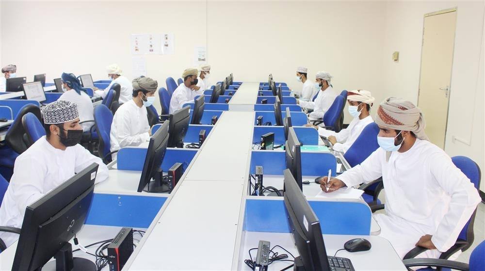 وزارة العمل تُجري مقابلات واختبارات لعدد من الوظائف في عدد من الوحدات الحكومية بمحافظة جنوب الشرقية 1 وزارة-العمل-تُجري-مقابلات-واختبارات-لعدد-من-الوظائف-في-عدد-من-الوحدات-الحكومية-بمحافظة-جنوب-الشرقية