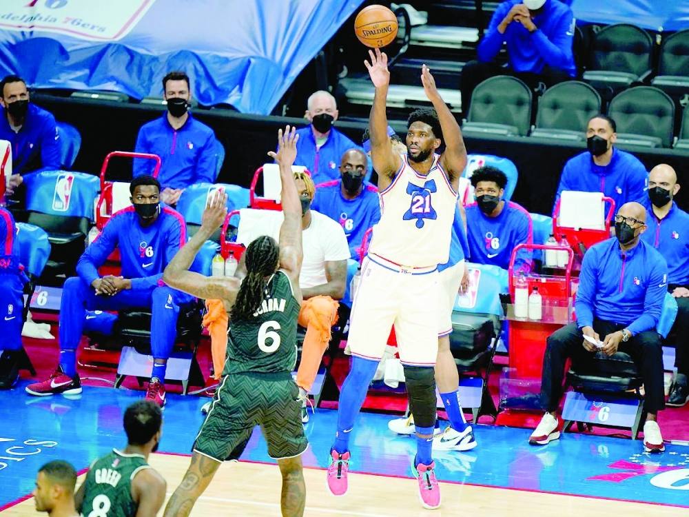 إمبيد يمدد عقده لأربعة أعوام مع فيلادفيا 1 جويل إمبيد في احدى لقاءات دوري السلة
