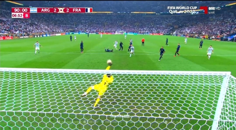 شاهد.. لوريس حارس فرنسا ينقذ مرماه من هدف قاتل بأقدام ميسي في نهائي كأس العالم 