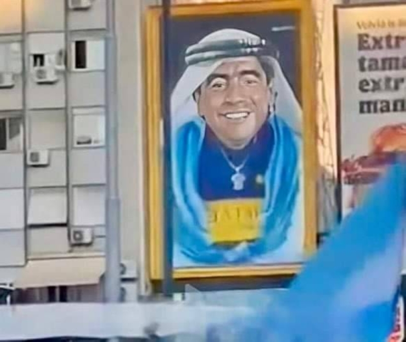 شاهد ..  صورة "مارادونا" بالغترة والعقال تزين احتفالات الأرجنتين بلقب كأس العالم 2022!