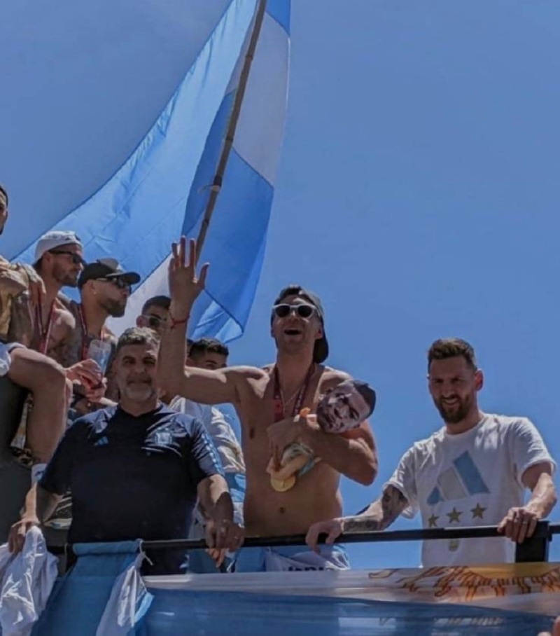 بالصور .. حارس الأرجنتين يسخر من "مبابي" خلال احتفاله بلقب كأس العالم 2022!