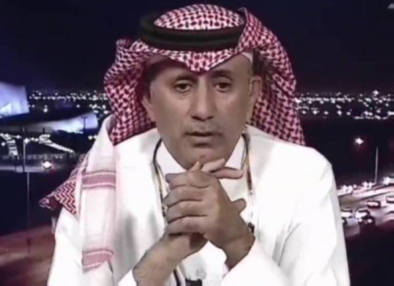 "الملحم" ينشر لقطة من مباراة "الاتحاد والنصر".. ويتساءل: هل الشمراني لاعب كرة قدم؟