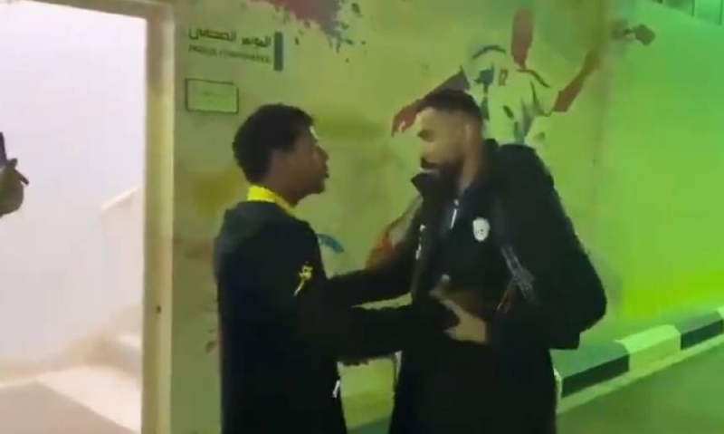 بالفيديو.. تصرف مفاجئ من حسن الشويش تجاه رومارينيو بعد مباراة الاتحاد والفيحاء