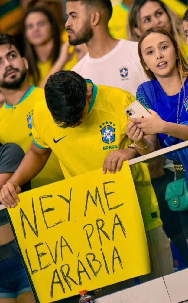 مشجع برازيلي يفاجئ نيمار أمام بوليفيا:« خذني إلى السعودية»