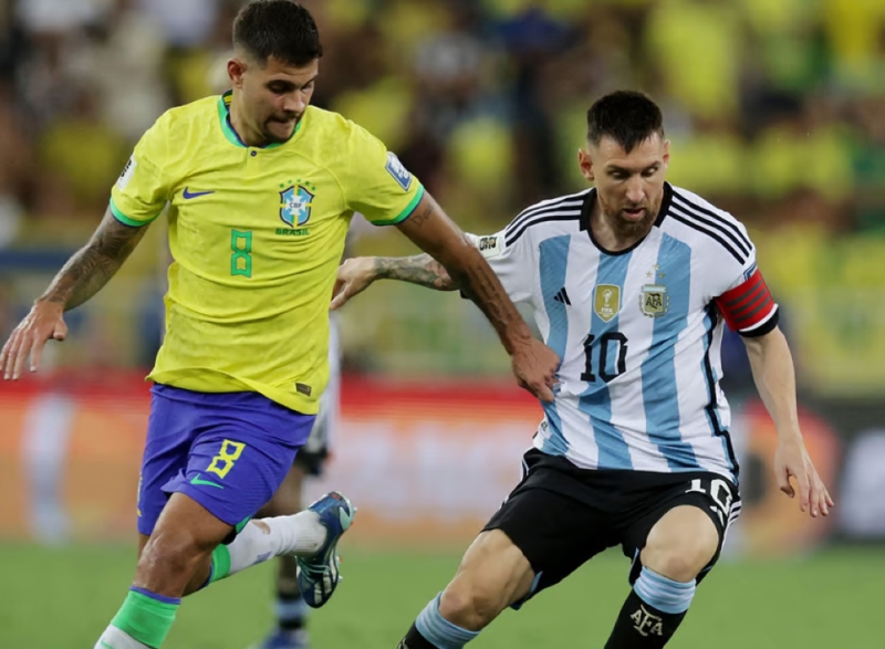 شاهد..الأرجنتين تتصدر تصفيات كأس العالم بالفوز على البرازيل
