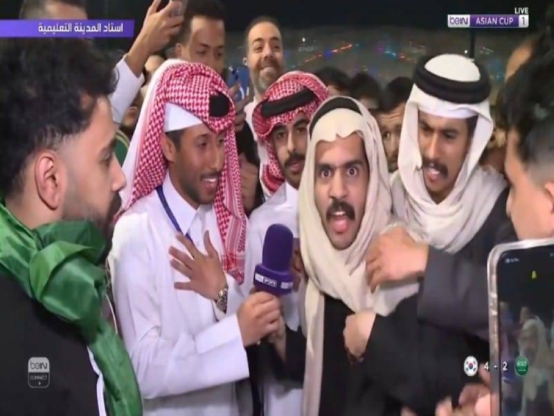 "كله عشانك يا الأخضر.. حرام عليك يا مانشيني".. شاهد: غضب الجماهير السعودية بعد الخروج من كأس آسيا