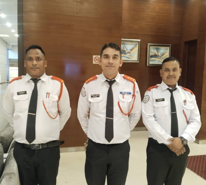 尼泊尔国民在吉隆坡成功时代广场担任保安人员。照片:THT