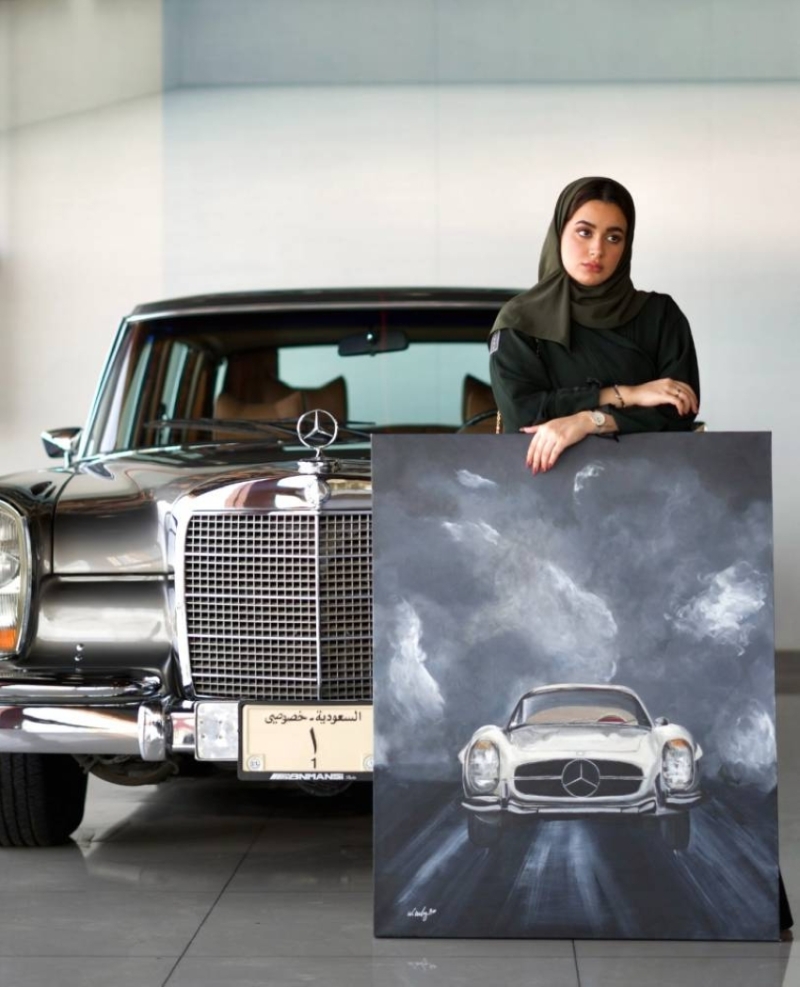 صورة رسامة سعودية تبهر عشاق مرسيدس – بنز حول العالم