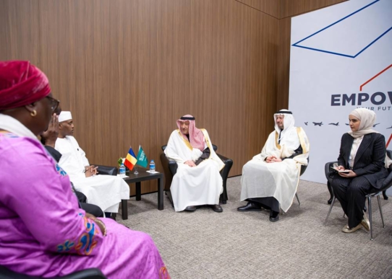 الخريجي ووزير خارجية تشاد يستعرضان تطورات الأوضاع الدولية 2 2401833