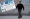الرئيس الأوكراني فولوديمير زيلينسكي وفي الإطار صورة عن خبر «الجريدة» حول مشاركته في القمة العربية الـ32 بمدينة جدة 