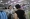 الزوار ينظرون إلى الملابس أثناء حضورهم افتتاح "معرض السلع الاستهلاكية" في متجر مترو الأنفاق في بيونغ يانغ