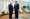 الرئيس الصيني شي جين بينغ يصافح وزير الخارجية الأمريكي السابق هنري كيسنجر 