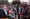 وزير العدل الجنوب أفريقي في نقاش مع متظاهرين مؤيدين لفلسطين أمام مقر محكمة العدل الدولية