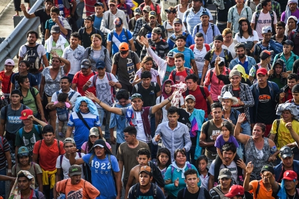 «فيضان» من المهاجرين الهندوراسيين يتحدون ترامب