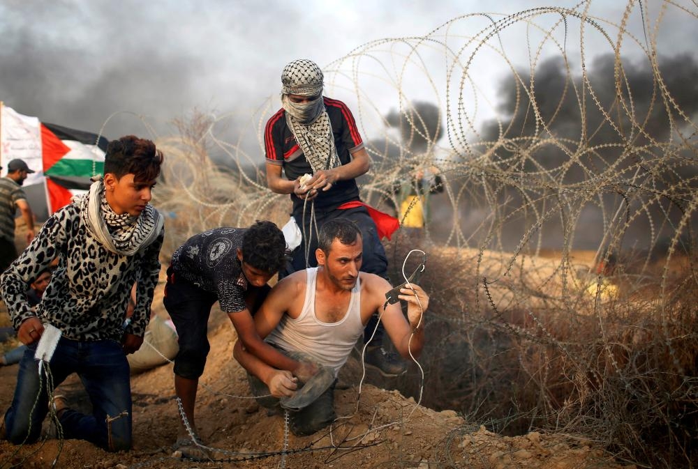 الاحتلال يفتح معابر غزة وسط تحذيرات من كارثة إنسانية