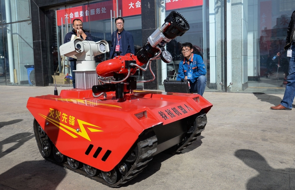 روبوت صيني لمكافحة الحرائق