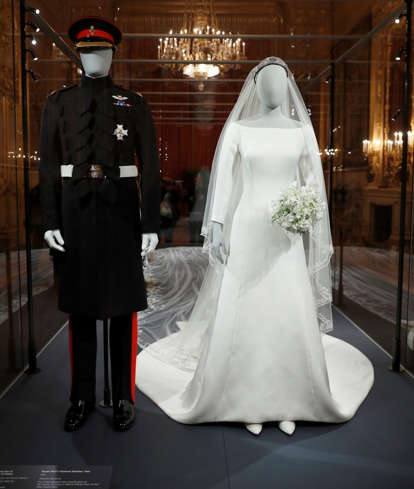 ملابس الزفاف الملكي لهاري وميجان في معرض