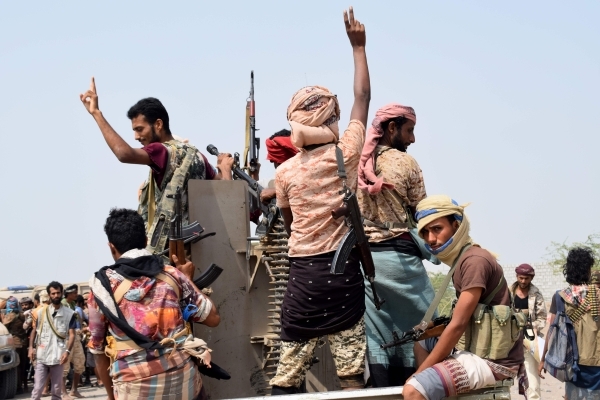 قوات الشرعية اليمنية تقترب من قطع إمدادات الحوثيين في الحديدة