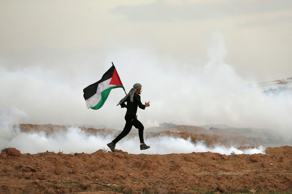 بالرصاص والغاز .. الاحتلال يقمع الفلسطينيين في الجمعة الـ 34 لمسيرات العودة