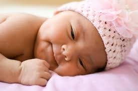 دراسة: نمو الرضّع غير مرتبط بالنوم ليلاً