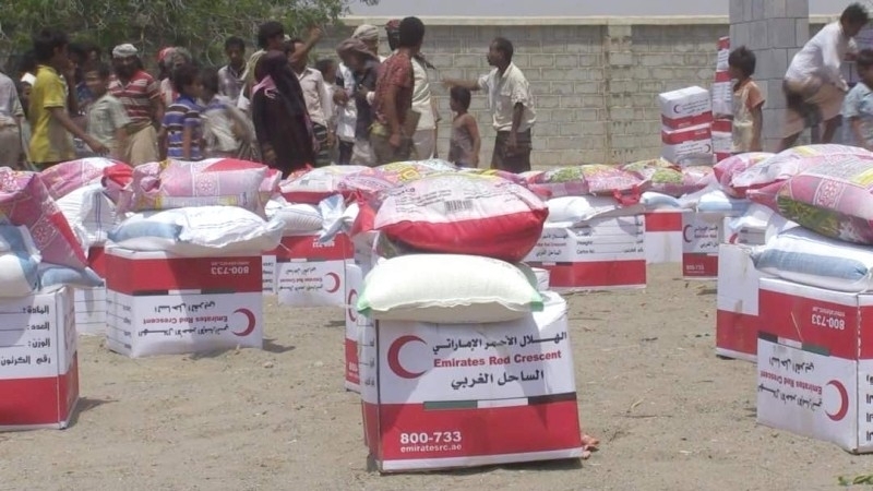 35 طن مساعدات من «الهلال»  الإماراتي لأهالي الساحل الغربي
