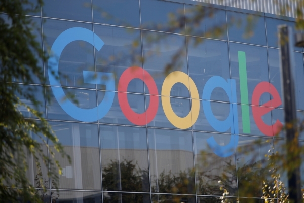 غوغل توقف أبحاث تطوير عدسة لاصقة