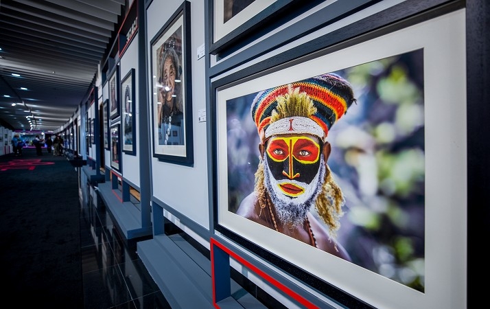 100 مصور عالمي يوثّقون جمال الملامح البشرية في «إكسبوجر»