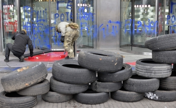 طوارئ وتعبئة في أوكرانيا .. وروسيا تحذّر من «التهور»