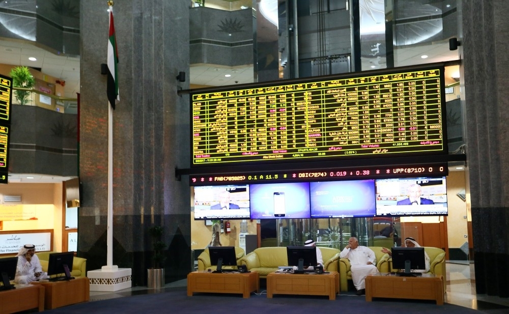 «البنوك» يهوي بسوق أبوظبي 2.3% .. وإعمار يخفض «دبي»