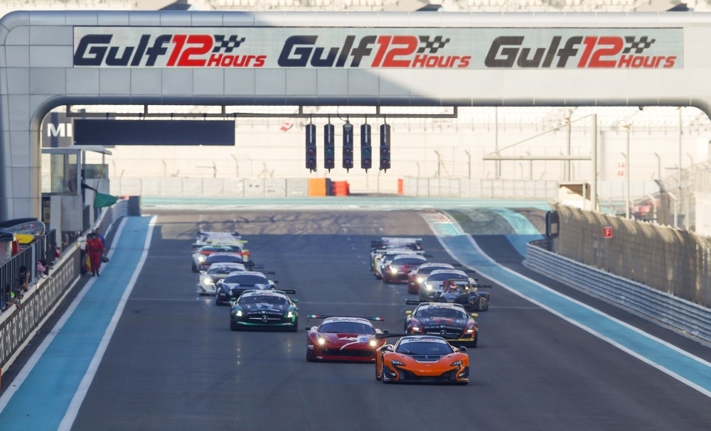 31 سيارة تتنافس في حلبة مرسى ياس في سباق الخليج 12 ساعة