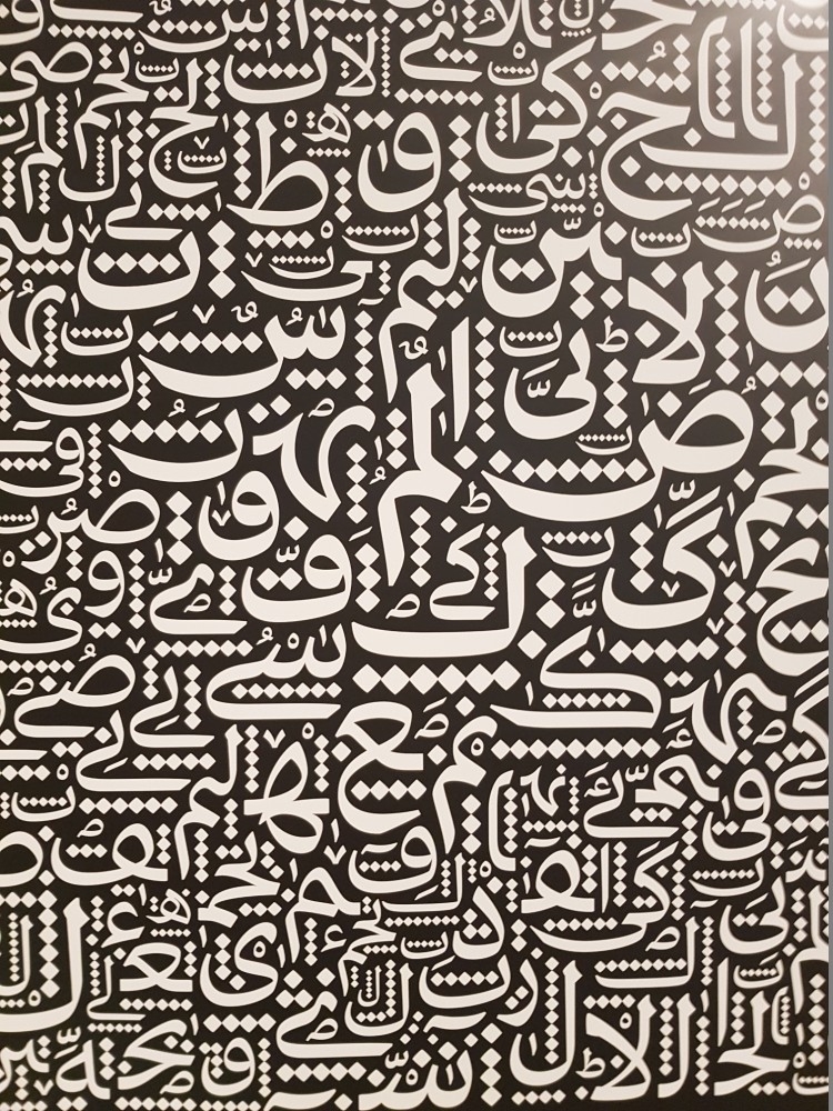 30 ملصقاً حروفياً تستكشف التصاميم التيبوغرافية العربية في «رسم»