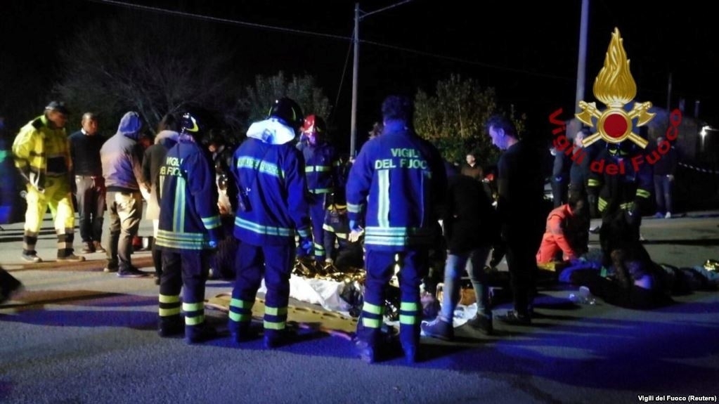 إيطاليا .. مقتل 6 أشخاص في تدافع بملهى بعد ذرّ «مادة لاسعة»
