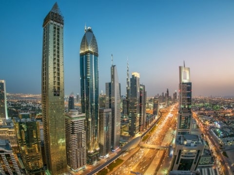 دبي تتوج بلقب «المدينة الحاضنة» لقطاع تبريد المناطق في العالم