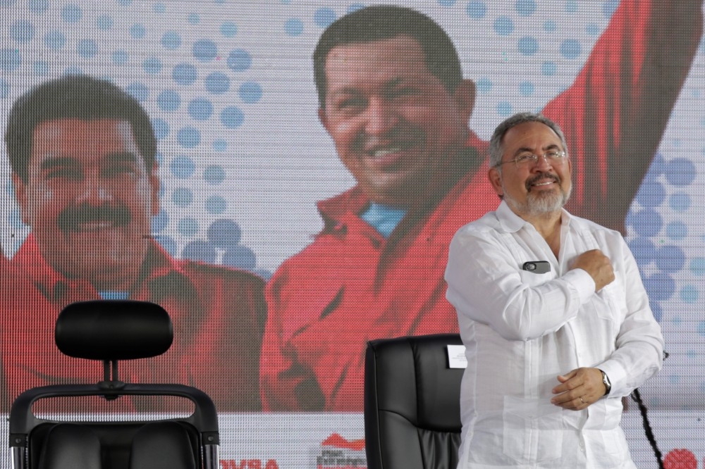 وفاة وزير النفط الفنزويلي السابق المحتجز لاتهامه بالفساد