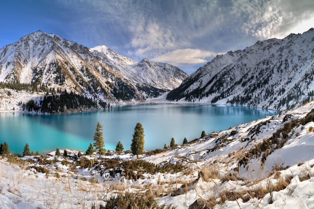 الغابات والقمم الثلجية تستقطب السياح الإماراتيين إلى كازاخستان