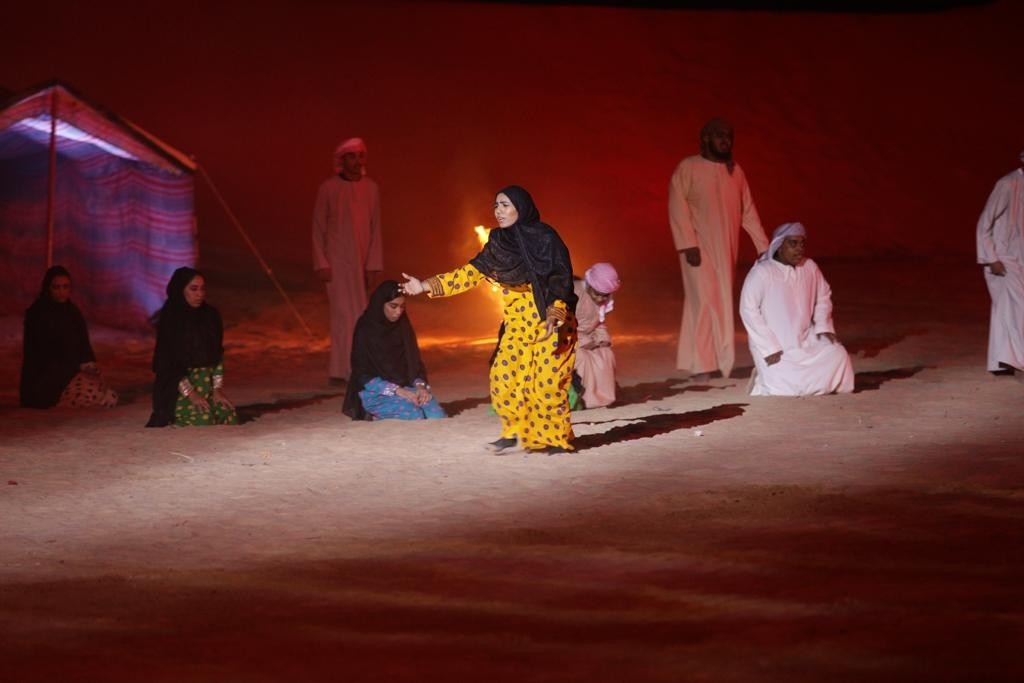 الفزعة .. قيم إماراتية توظف «سينوغرافيا الطبيعة» في «تحدي» المسرح الصحراوي
