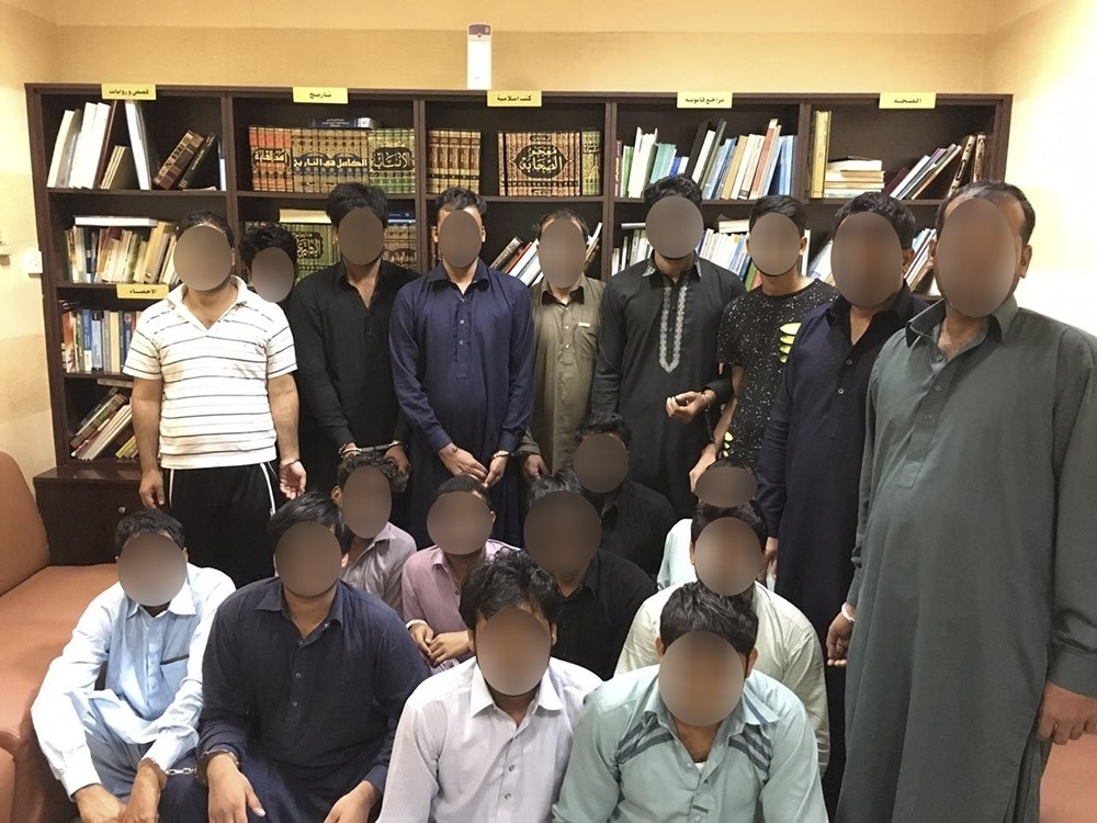 شرطة عجمان تضبط 19 من عصابة «مبروك ربحت 200 ألف من اتصالات»